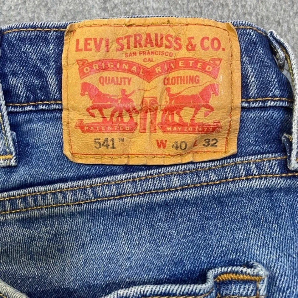 Levi's 541 Athletic Taper Jeans Men's 40x32 Medium Wash Denim Classic Fit EUC